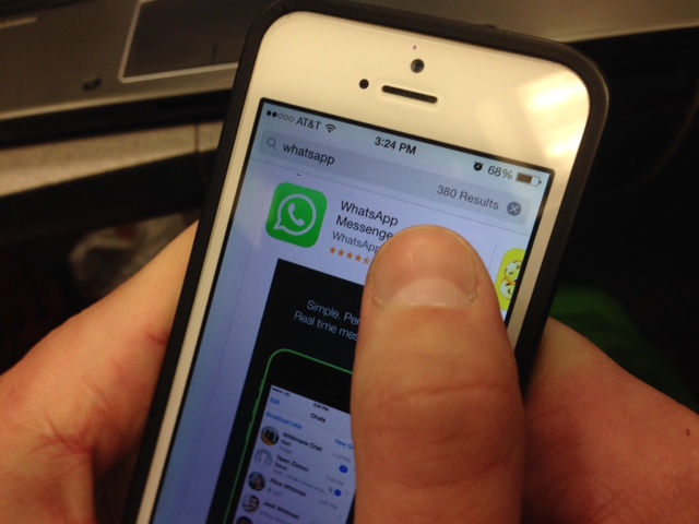 The WhatsApp application lets you send video and audio messages. (Fernando Hurtado/ATVN)