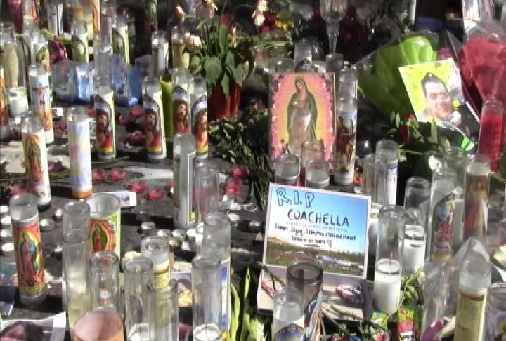 Students set up a memorial at San Fernando Boulevard for the victims who died in the car crash. (ATVN) 
