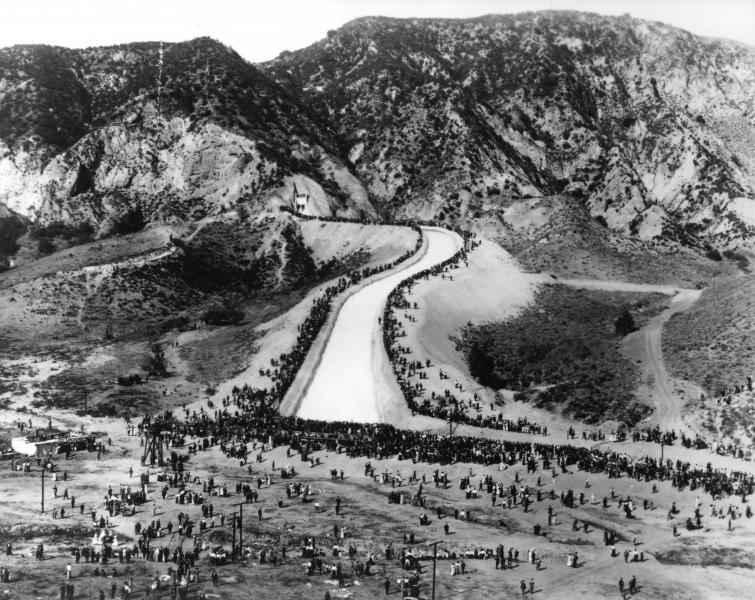Crowds at the L.A. Aqueduct in 1913 //  Source: L.A. Aqueduct