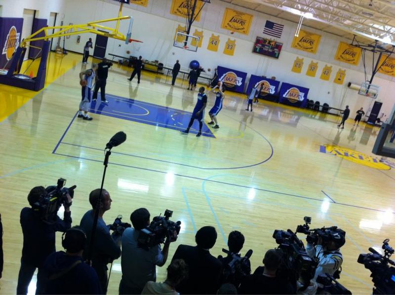 The media the Lakers' practice as the new head coach Mike D'Antoni was introduced. (Photo by ATVN/Julia Deng)