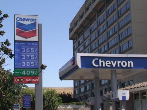 Gas prices drop in Los Angeles drop for 34 consecutive days. 