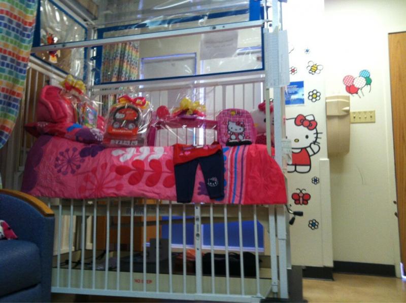 Two-year-old Chloe has her hospital room decorated. (Irene Byon/ ATVN)