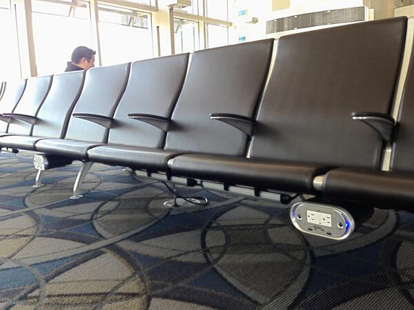 The new concourse at the Tom Bradley International Terminal has outlets under every seating bench. (ATVN/Farrah Shuaib)