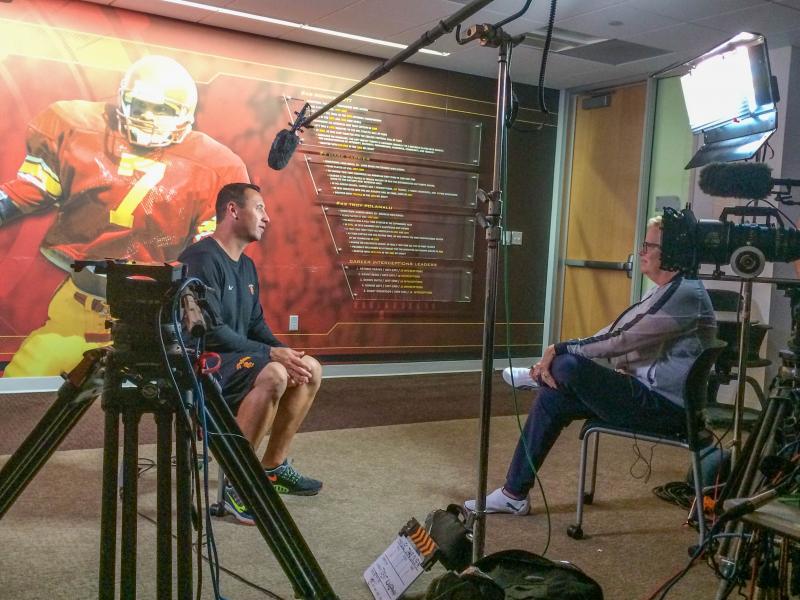 ESPN's Shelley Smith interviews former USC Coach, Steve Sarkisian. (Scott Cook / Annenberg Media)