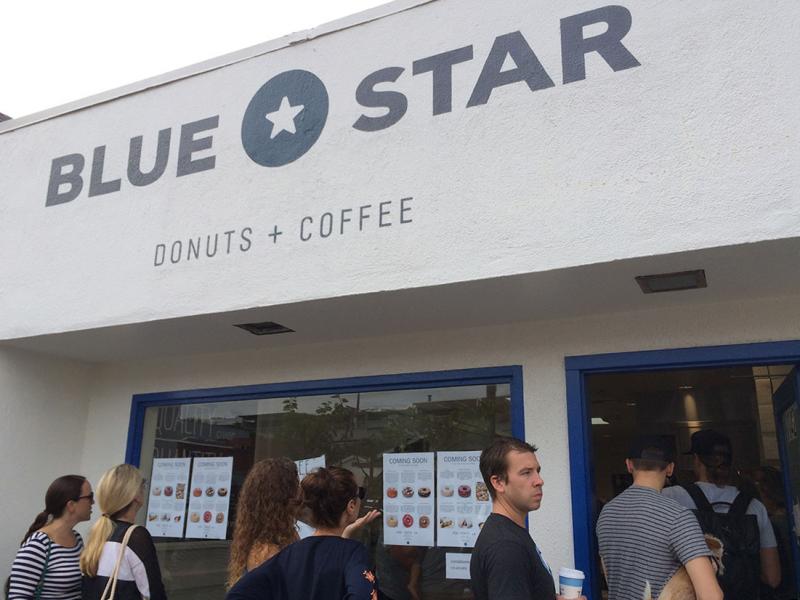 Line outside of Blue Star Donuts (Brian Bencomo/Annenberg Media)