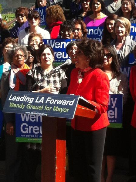 Congresswoman Maxine Battis offers her endorsement for Wendy Greuel. (Tina Guitierrez/ATVN)