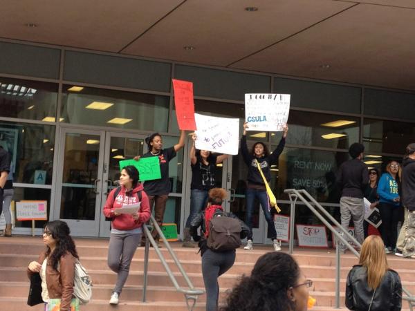 Students protest rising tuition. (Photo courtesy of ATVN)