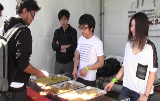 Students eat international cuisine. (Photo courtesy of ATVN)