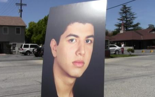 Family members and friends held up signs with Abdul Arian's face at the press conference. (Photo by ATVN)