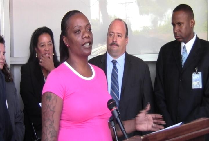 Victim of the scam Tanzy Harris spoke at the press conference. (ATVN)