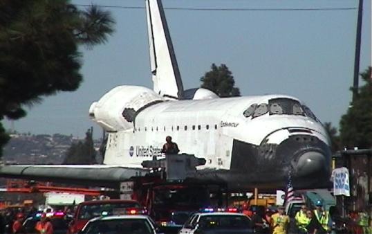 The Endeavour makes it way through LA (Photo by Riannon Trutanich/ATVN)
