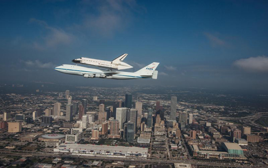 The Endeavour on its flight to California. (Photo courtesy of NASA)