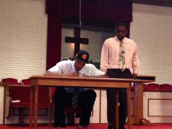 4-star recruit Malik Price-Martin signs his LOI.
